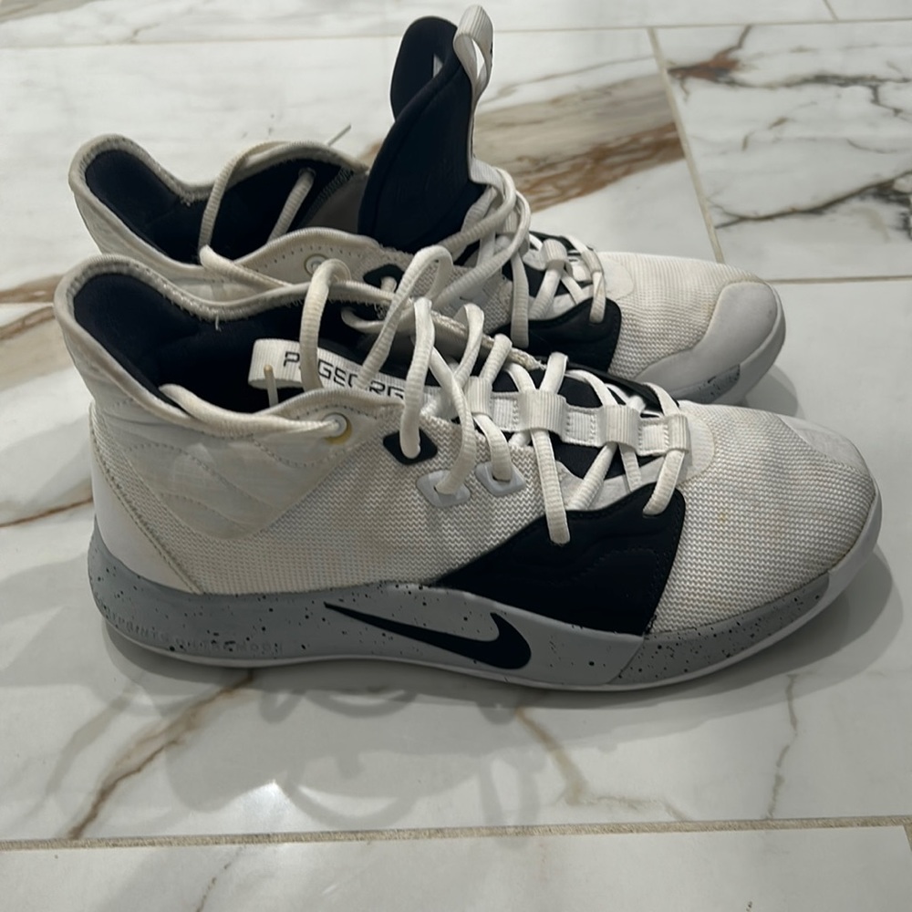 Nike Paul George Basketball sneakers